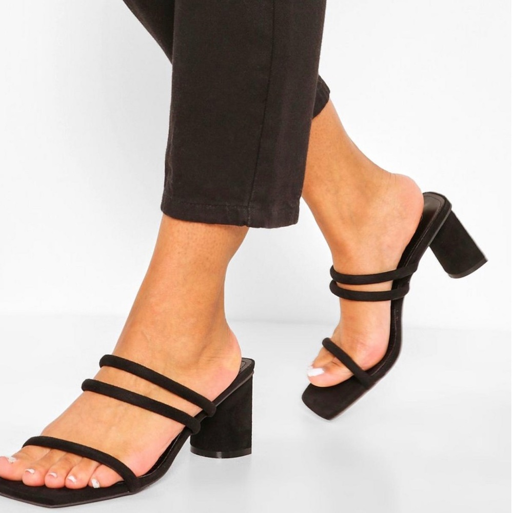 NWT boohoo black double strap mule block heel